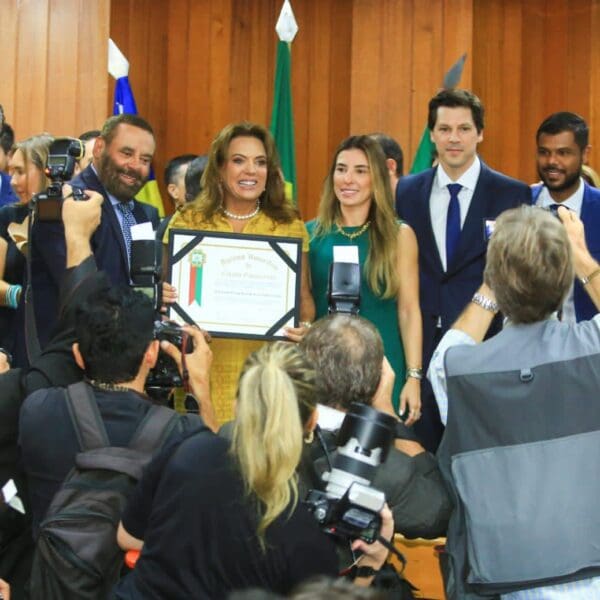 Primeira-dama Gracinha Caiado recebe título de cidadã goianiense