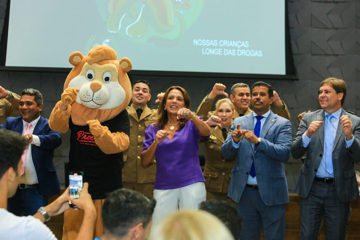 Gracinha Caiado celebra combate à criminalidade no aniversário de 25 anos do Proerd