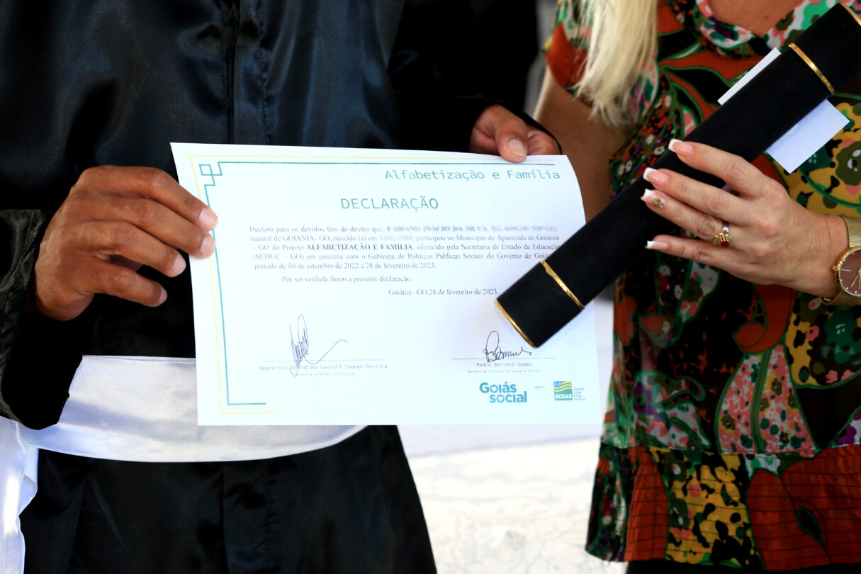 Reeducandos recebem certificados do projeto Alfabetização em Aparecida