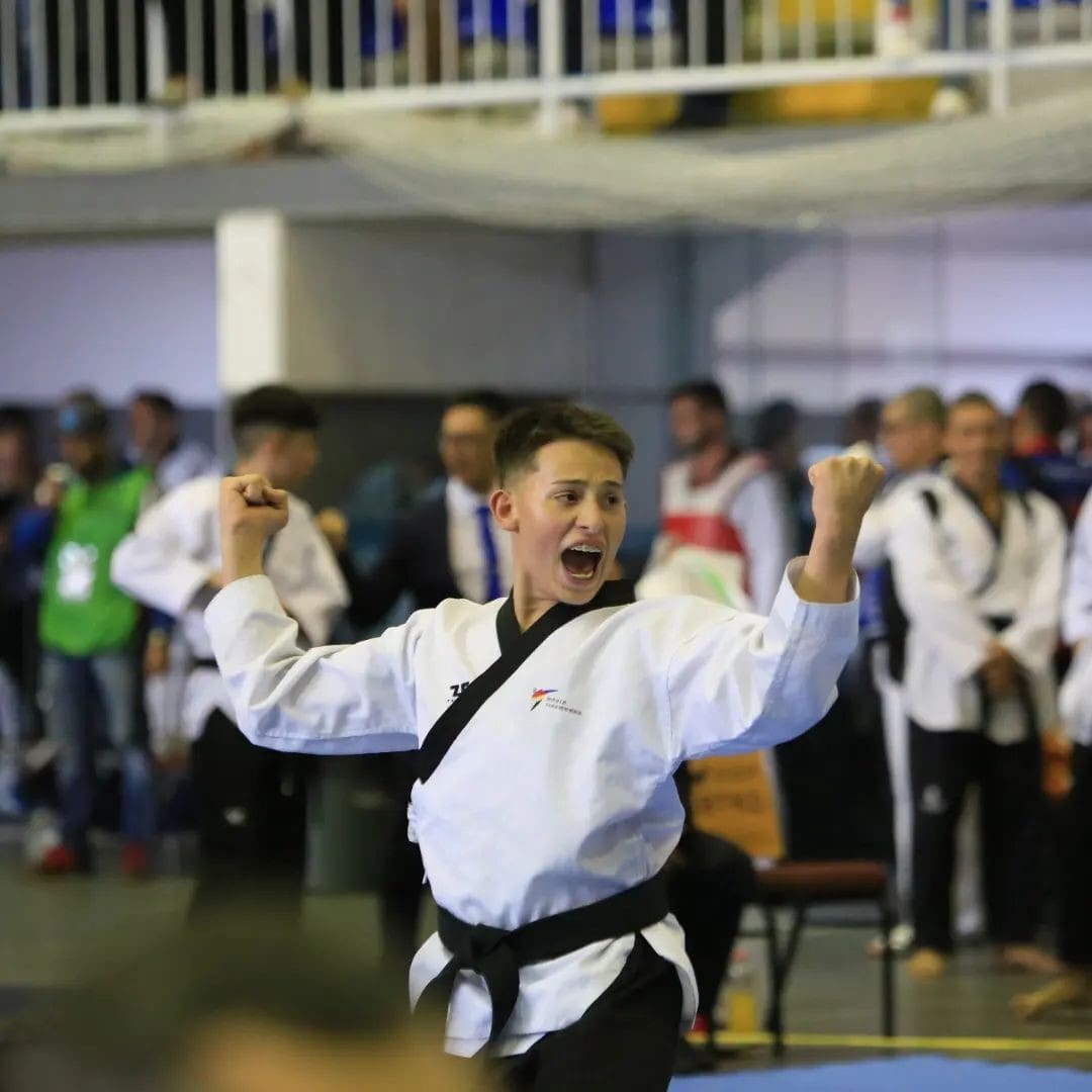 Atleta de taekwondo e aluno de Caldas Novas disputa competição de no México