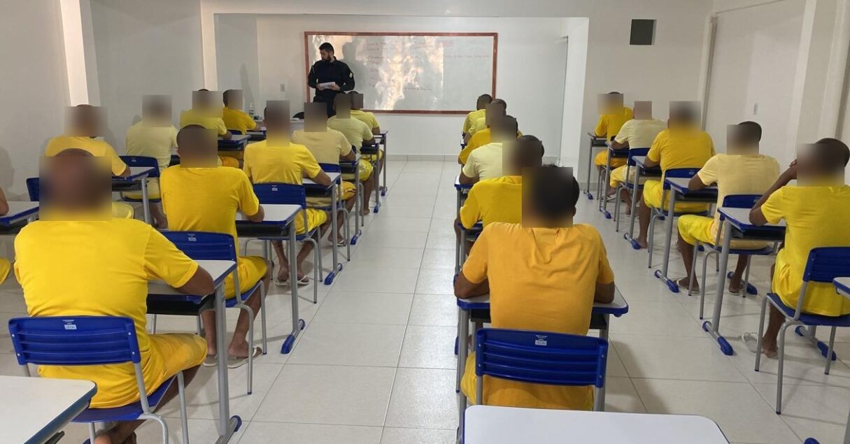 sala de aula com custodiados de presídios goianos_DGAP