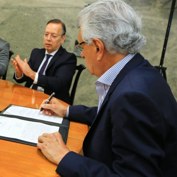 Governador assina acordo com TJ para RPV