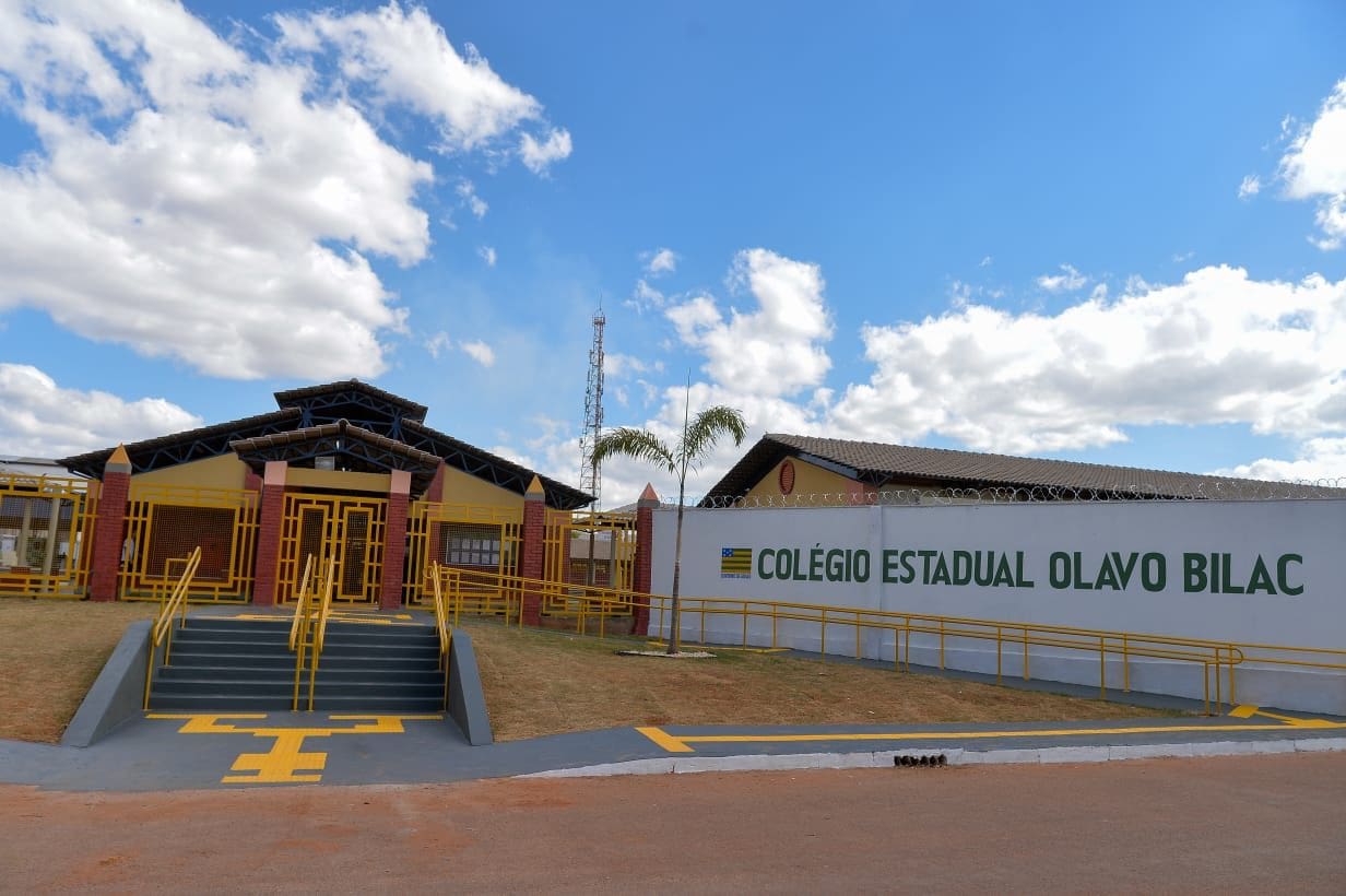 Caiado inaugura Escola Padr o S culo XXI em guas Lindas Ag ncia