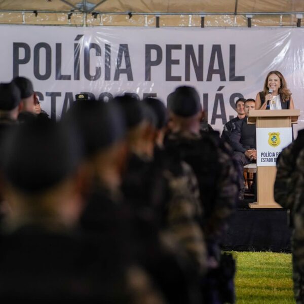 Gracinha Caiado participa de formatura de policiais penais