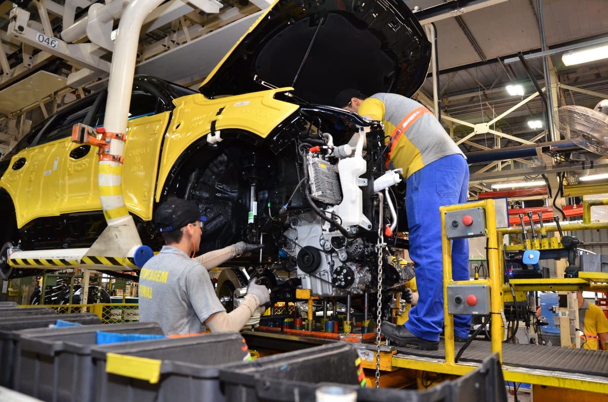 Goiás cria 6,3 mil empregos formais em março