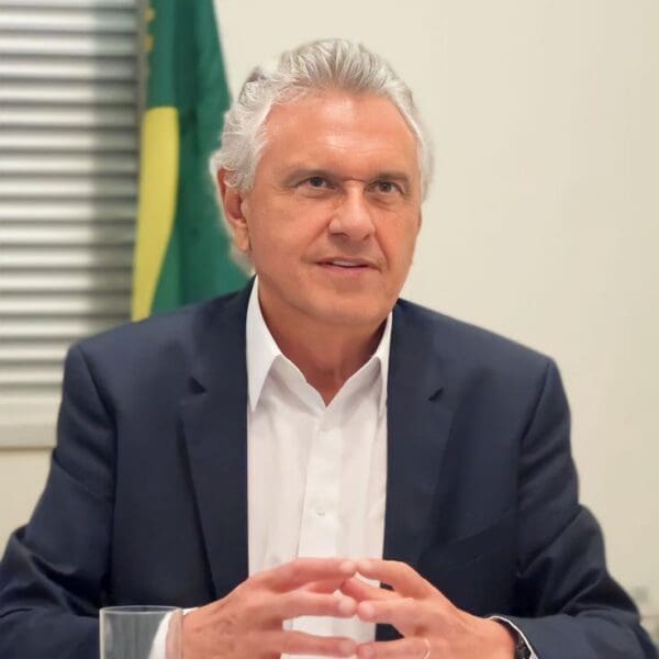 Caiado alerta sobre impacto da Reforma Tributária para classe média e baixa renda Governador cumpre agenda em Trindade e Goiânia