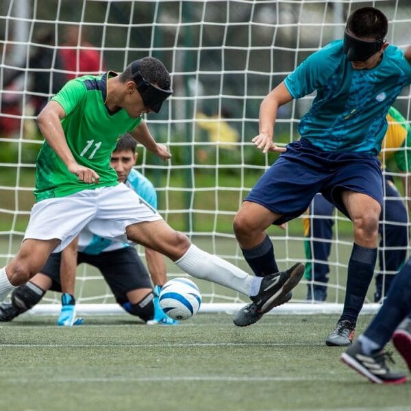Raynã jogando futebol nos Jogos Parapan-Americanos