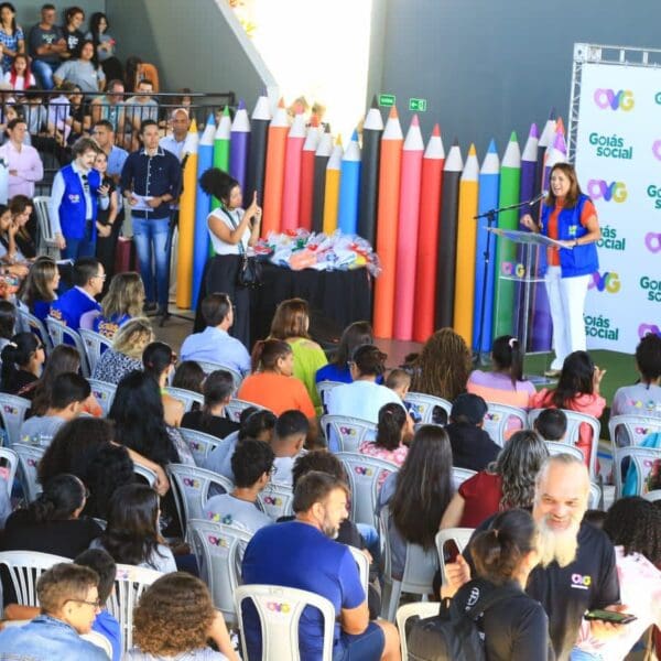 Goiás Social entrega roupas doadas pelo TJGO