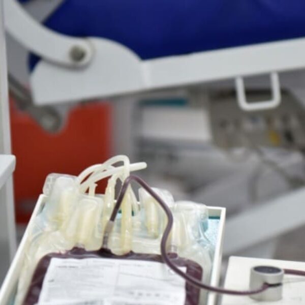 HDT recebe unidade móvel do Hemocentro para ação de coleta de sangue - bolsas de sangue