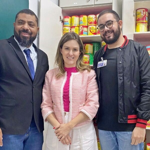 HDT-E-CEAP-SOL-ARRECADAM-LEITE-PARA-FILHOS-DE-MAES-COM-HIV-AIDS.