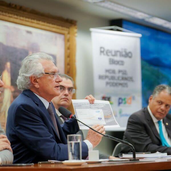 Em Brasília, Caiado busca apoio de deputados para repensar Reforma Tributária