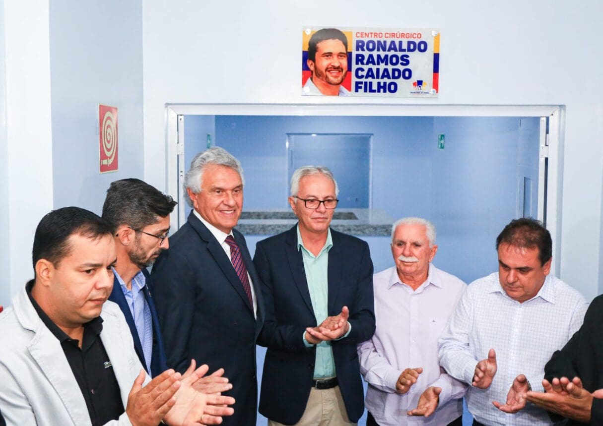 Governador visita hospital em construção em Palmeiras de Goiás