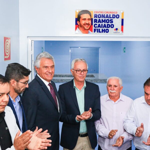 Governador visita hospital em construção em Palmeiras de Goiás