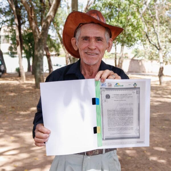 Governo entrega escrituras em Abadia de Goiás