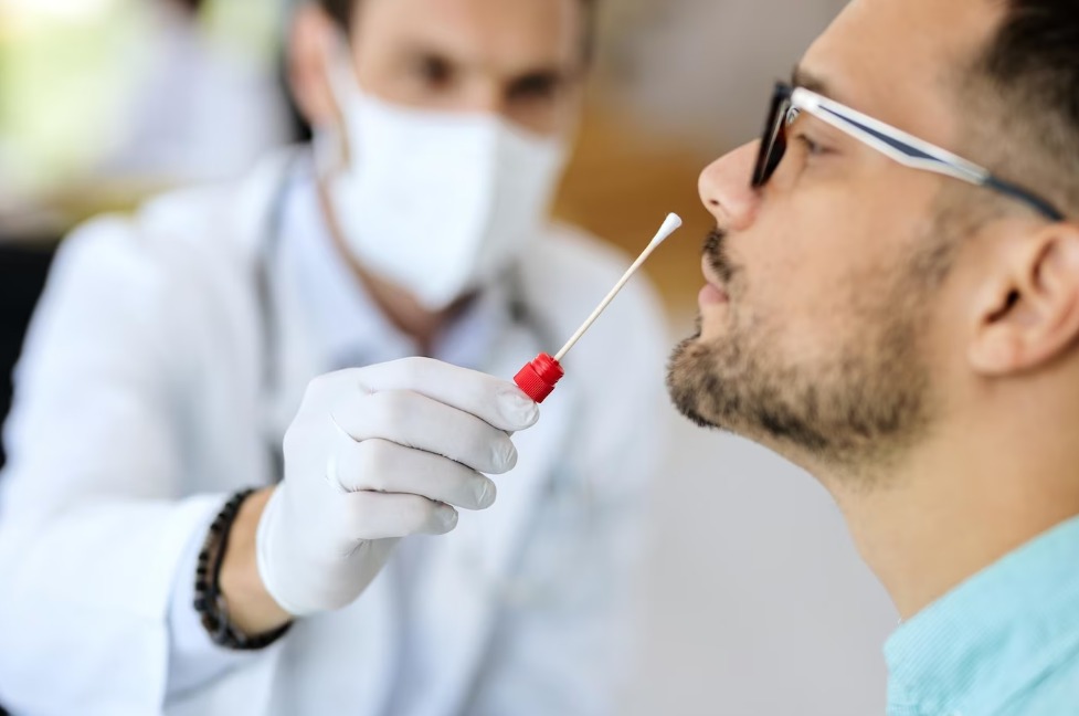 Saúde alerta para aumento de Covid-19 e reforça necessidade da vacinação