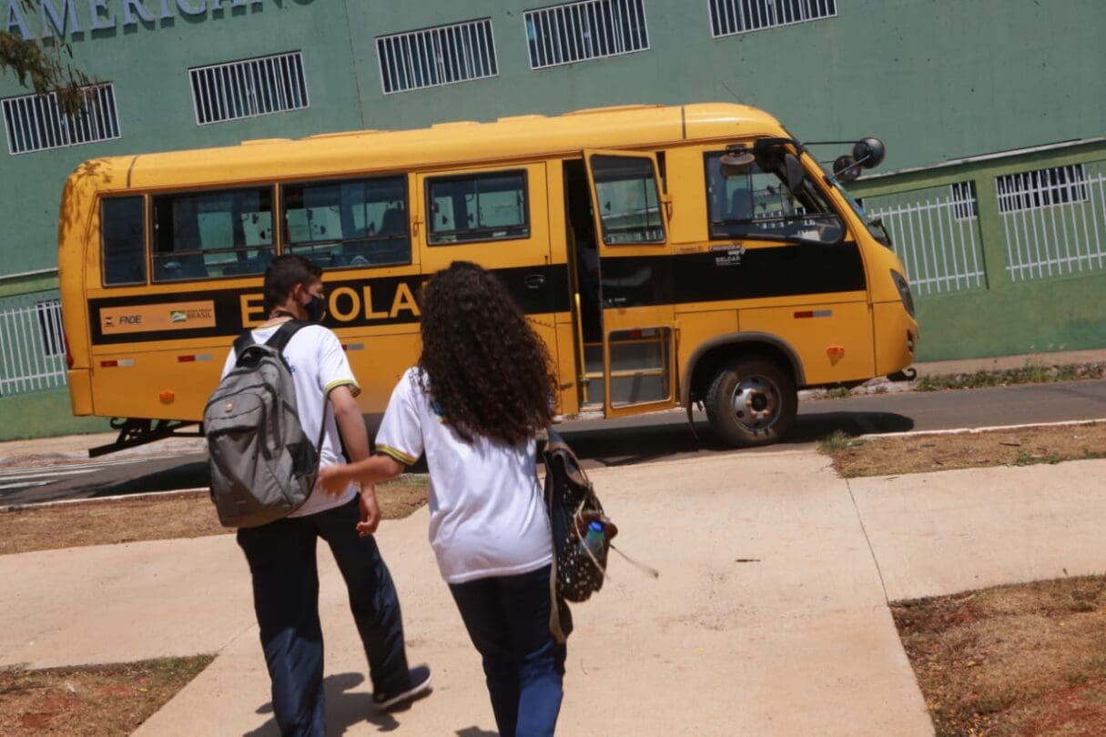 Seduc garante transporte escolar para estudantes de zonas rurais do estado
