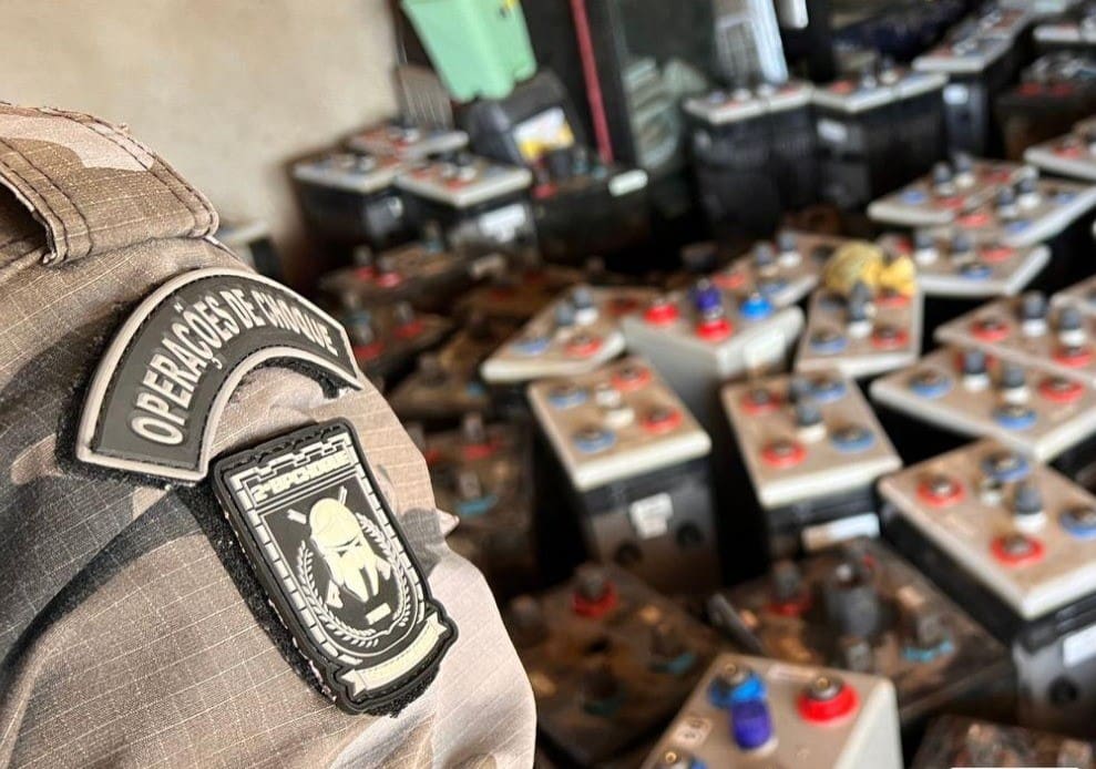 Polícia Militar recupera 14 toneladas de baterias