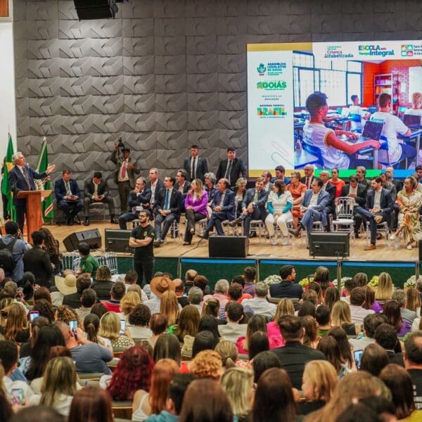 Evento governo estadual e federal para repasse de verba para Educação, como retomada de obras de escolas públicas