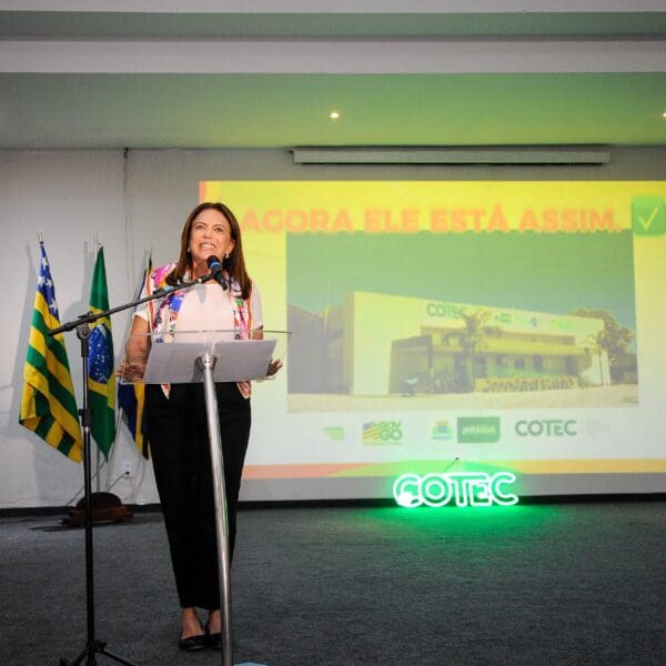 Gracinha Caiado inaugura reforma de Cotec e entrega cartões sociais em Jaraguá