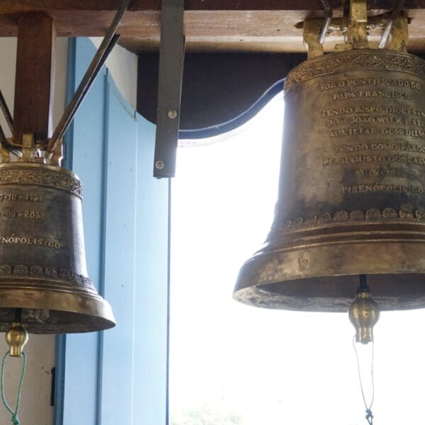 Igreja Matriz de Pirenópolis recebe novos sinos