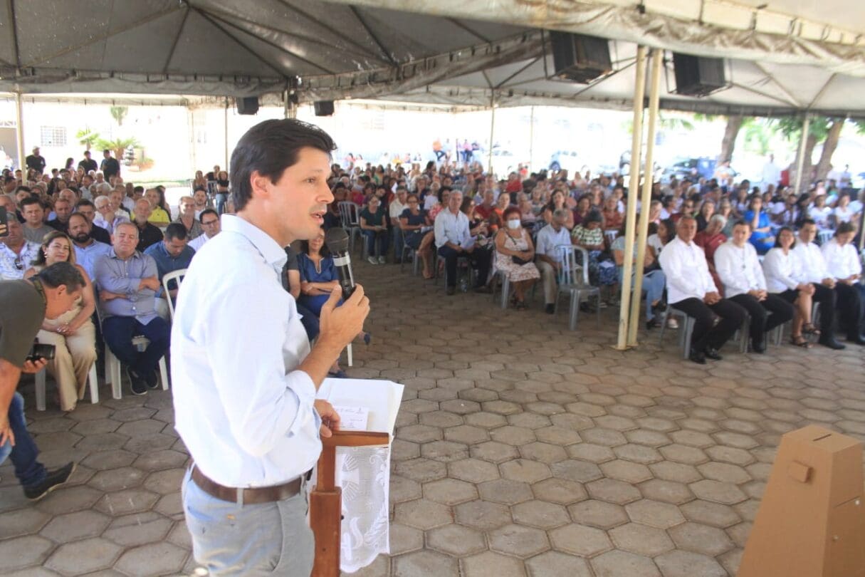 Daniel Vilela em missa de celebração em Aparecida de Goiânia