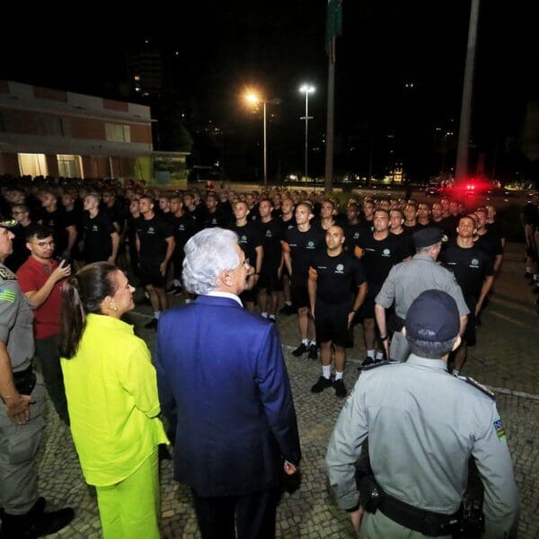 Caiado recepciona alunos da Polícia Militar