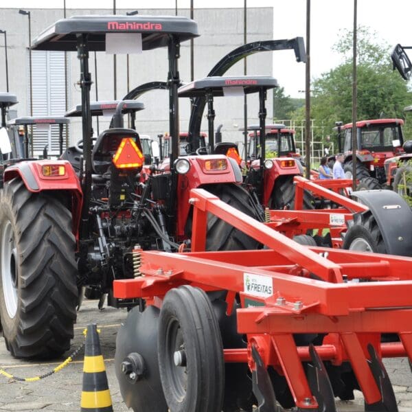 Seapa entrega máquinas agrícolas a 22 prefeituras
