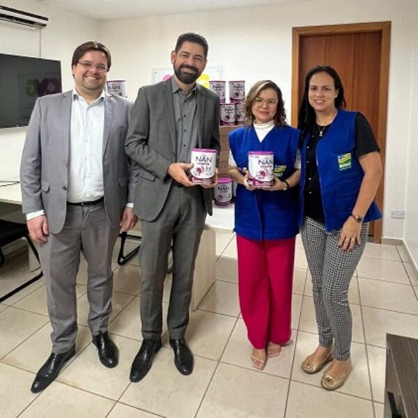 Administração entrega 300 latas de suplemento alimentar à OVG