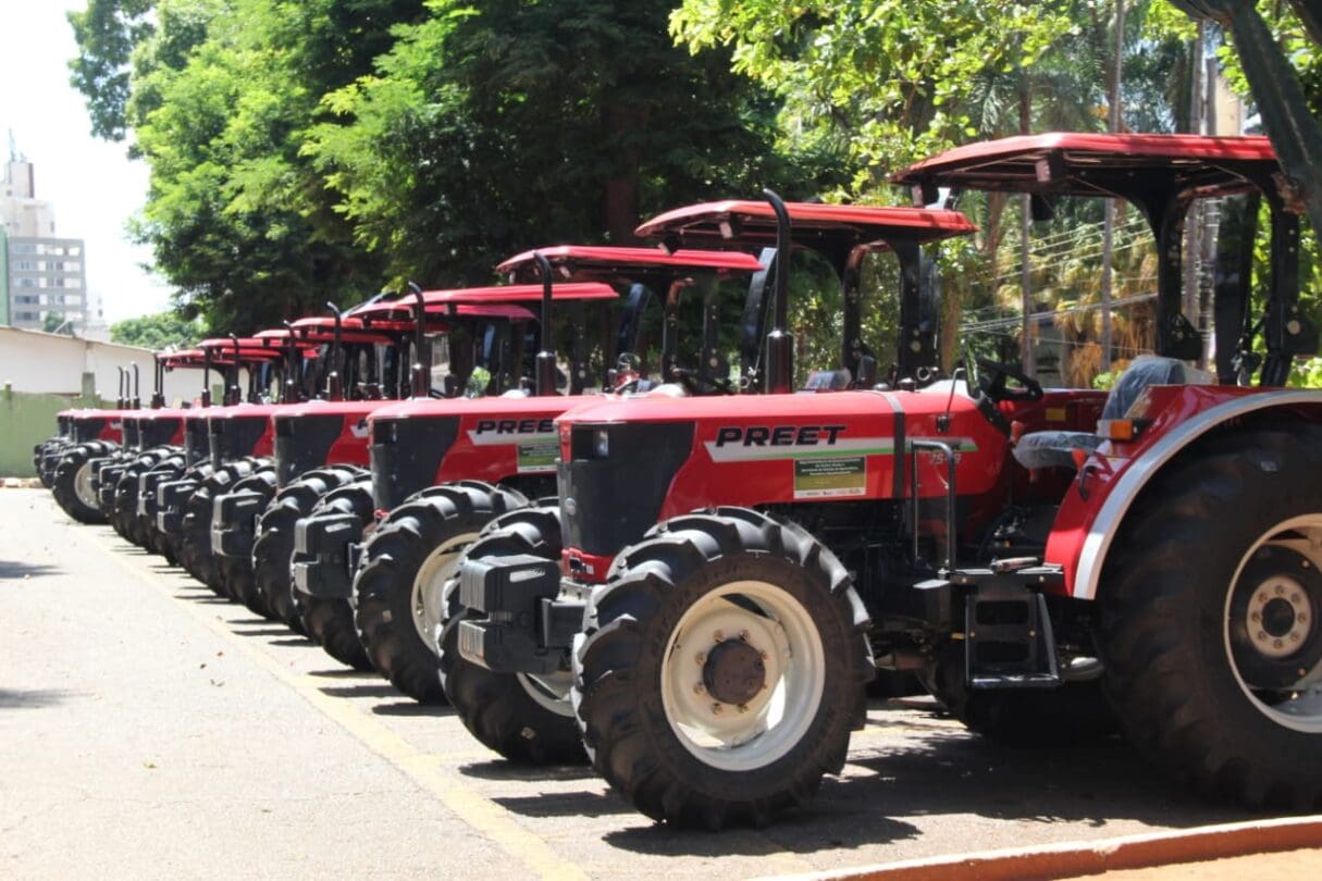 Governo de Goiás entrega 223 equipamentos agrícolas a 57 municípios