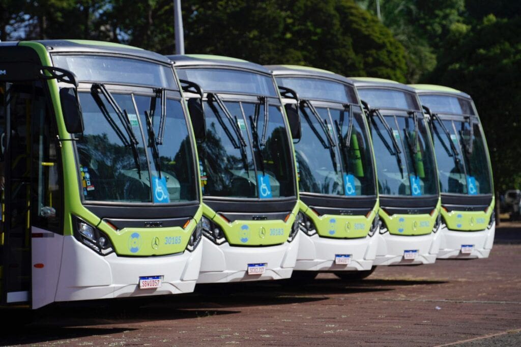 ônibus do transporte público coletivo