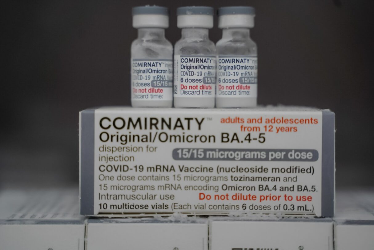 Vacina bivalente contra covid_foto Iron Braz