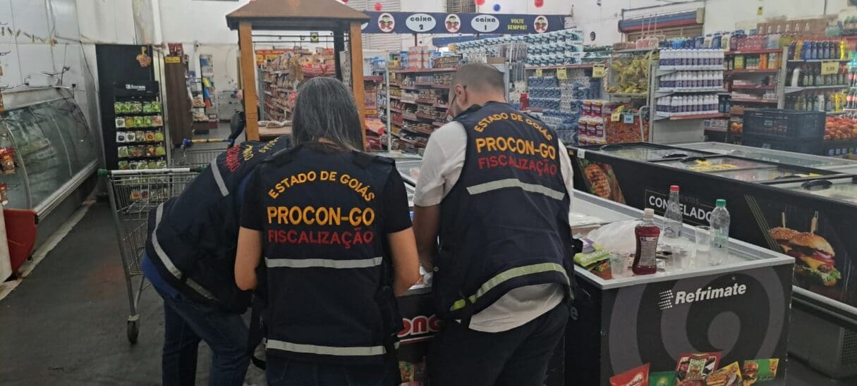Procon apreende quase 100 quilos de carnes em supermercado de Goiânia