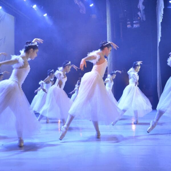 Basileu França abre 153 vagas para cursos gratuitos de dança