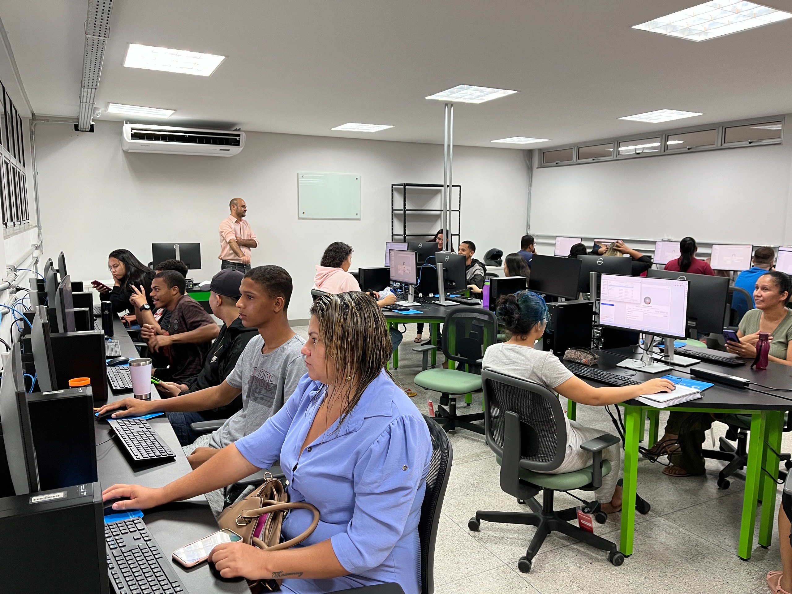 Escola do Futuro abre mais de 2 mil vagas para cursos gratuitos de tecnologia
