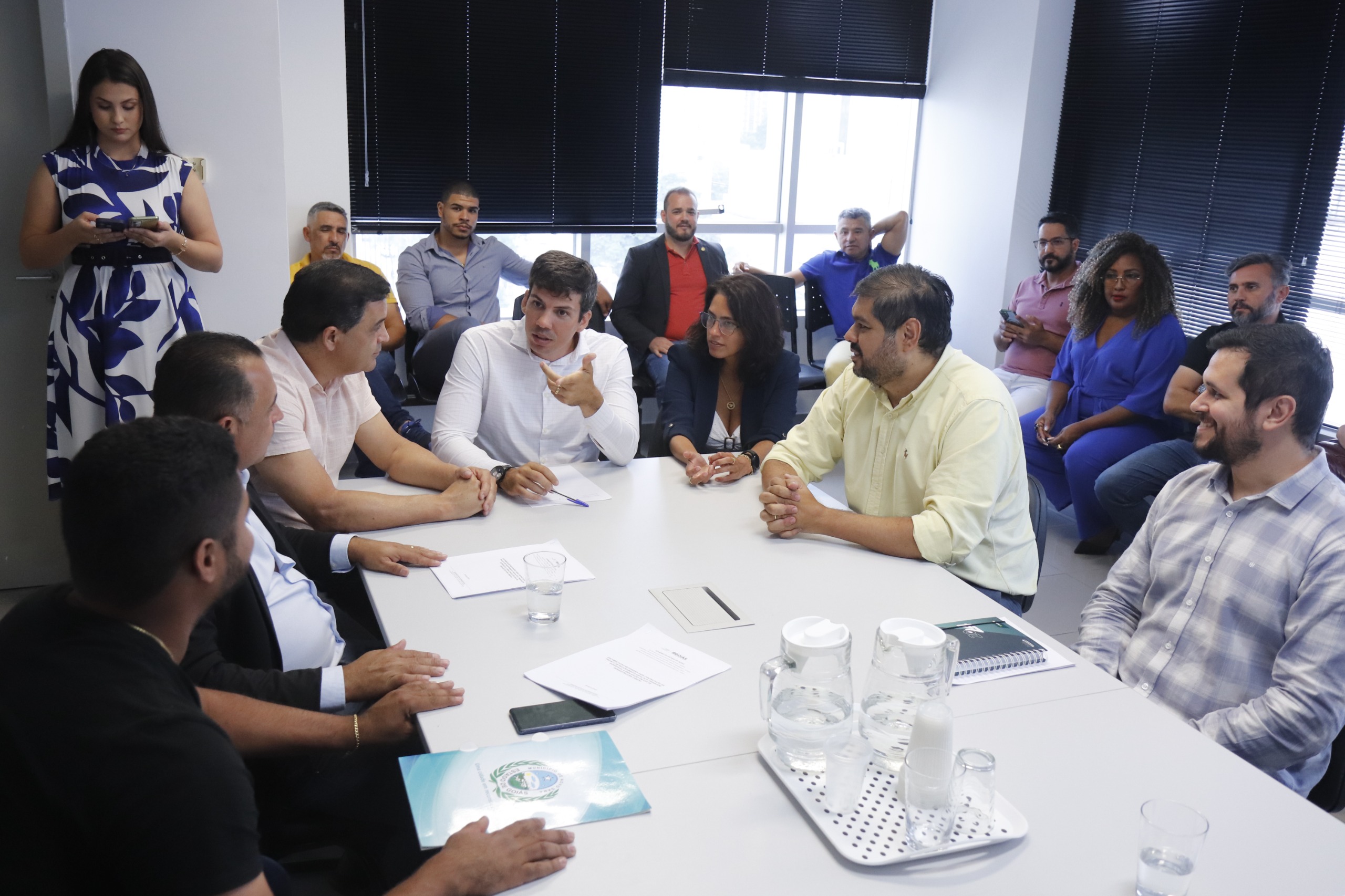 Governo de Goiás leva recapeamento asfáltico a 11 municípios do Entorno do DF