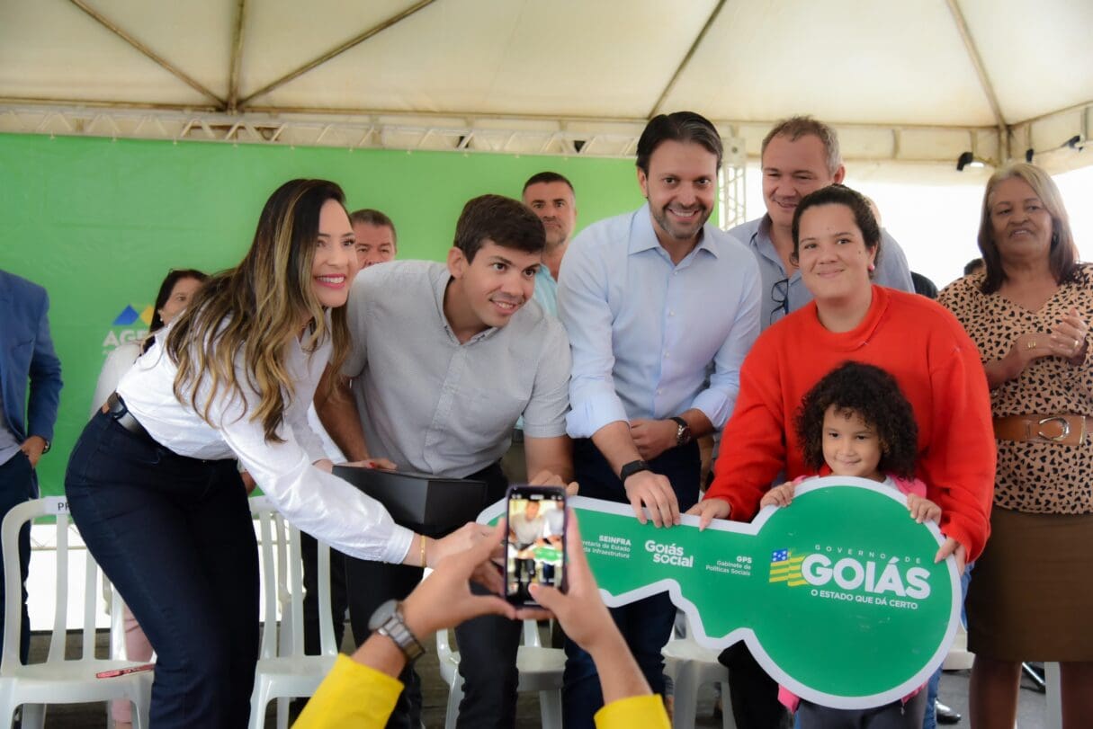 Entrega de casas a custo zero em São João D’Aliança