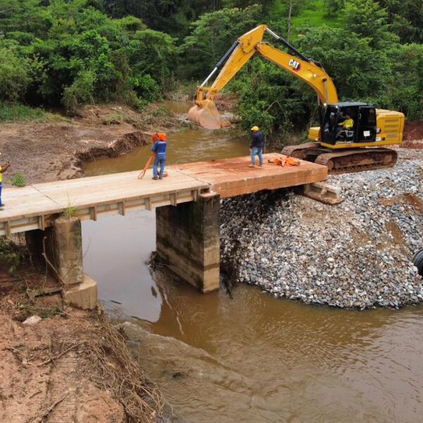 Estado entrega ponte na GO-442, em Campinaçu