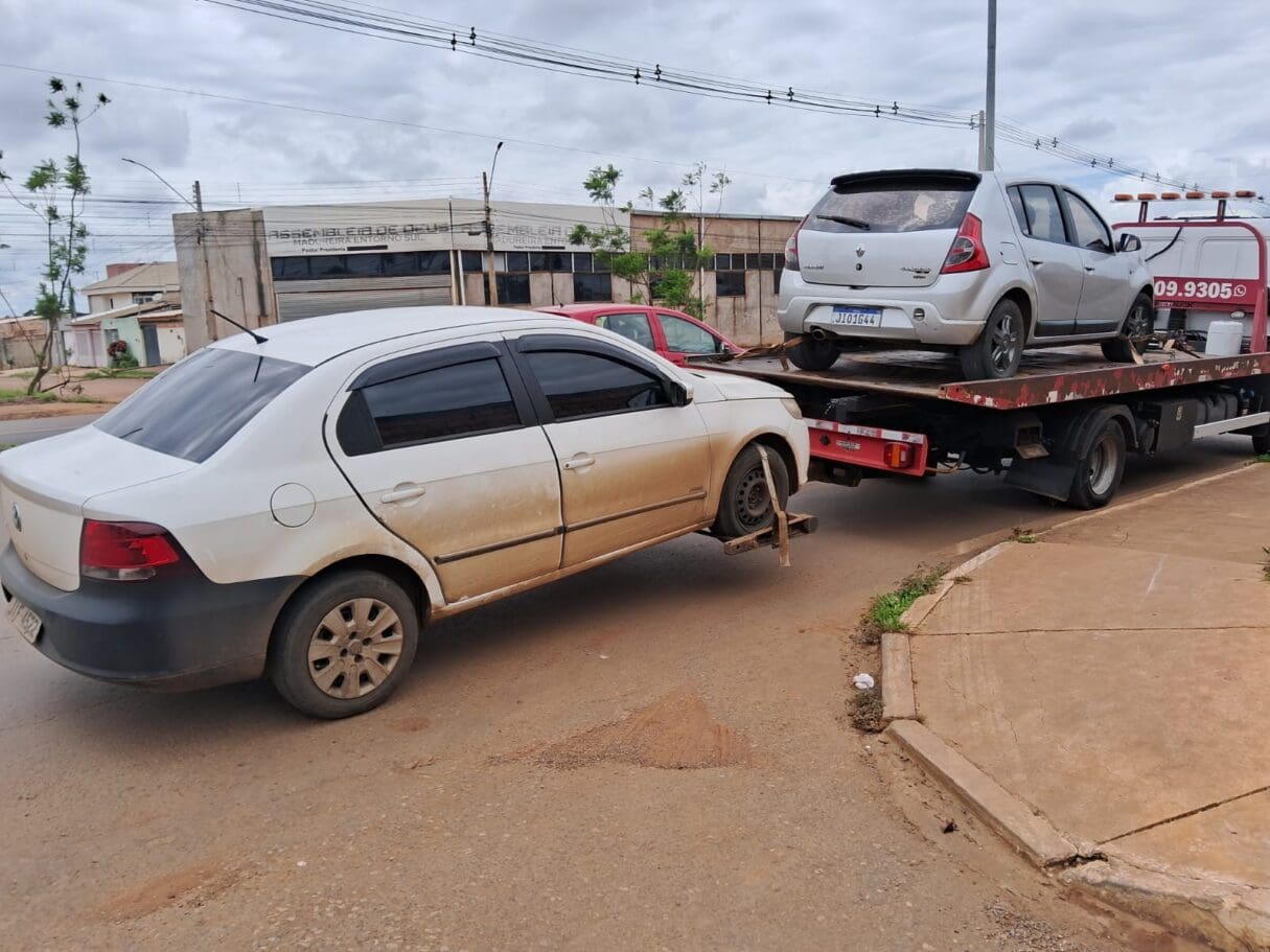 Guincho levando carro de transporte clandestino_Operação Carnaval da AGR