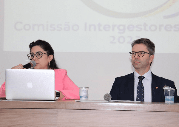 Reunião que discutiu política de urgência e emergência em Goiás