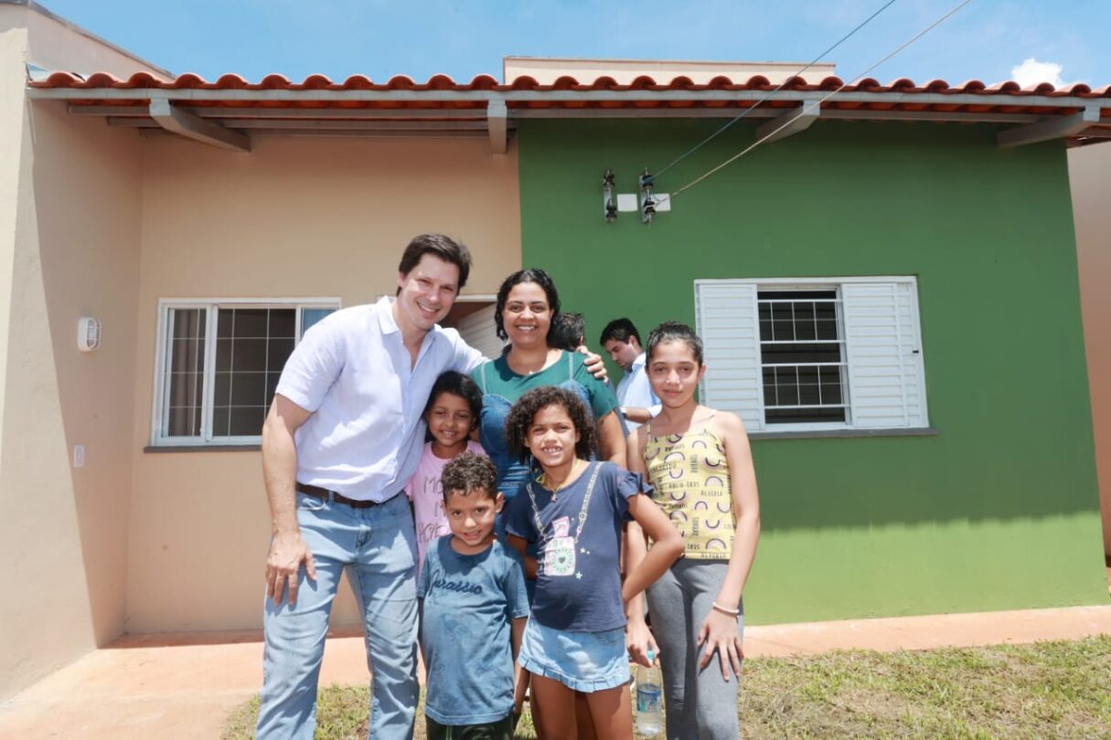 Daniel Vilela entrega casas a custo zero em Chapadão do Céu_André Costa