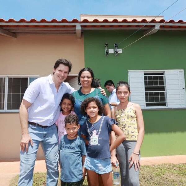 Daniel Vilela entrega casas a custo zero em Chapadão do Céu_André Costa