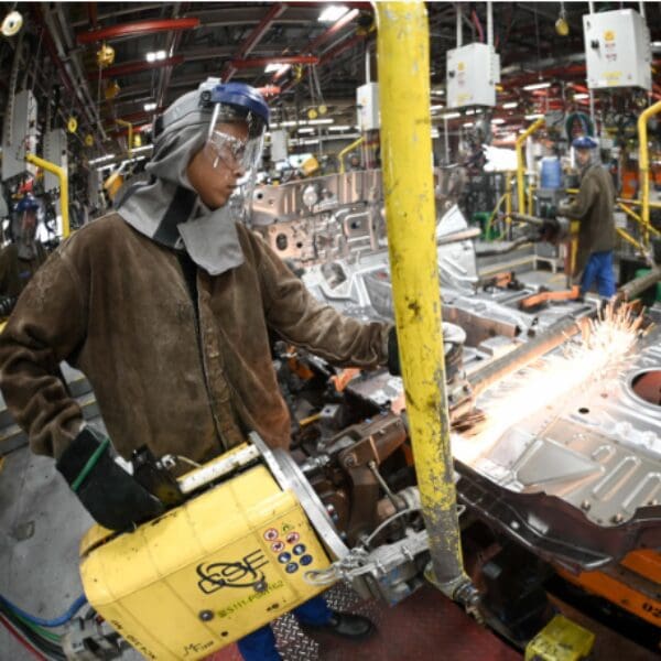 Comércio de veículos e motocicletas em Goiás registra sexto mês consecutivo de alta