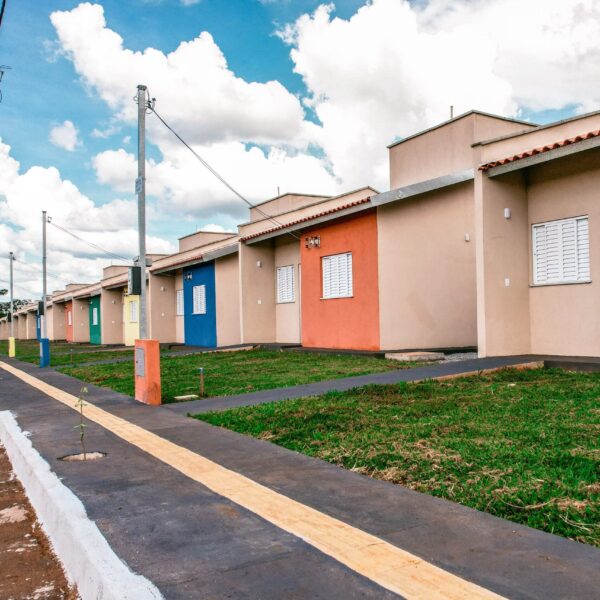 Agehab começa construção de casas a custo zero em 43 novos municípios