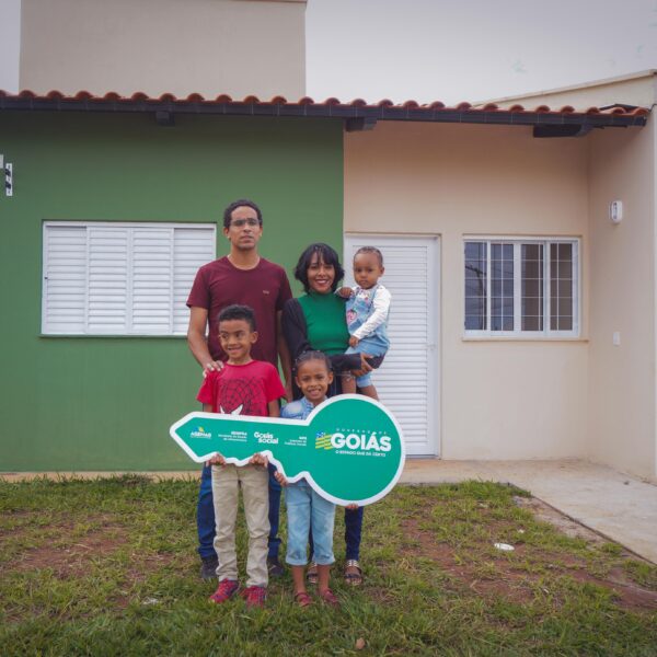 Família beneficiada com casas a custo zero em Alto Paraíso