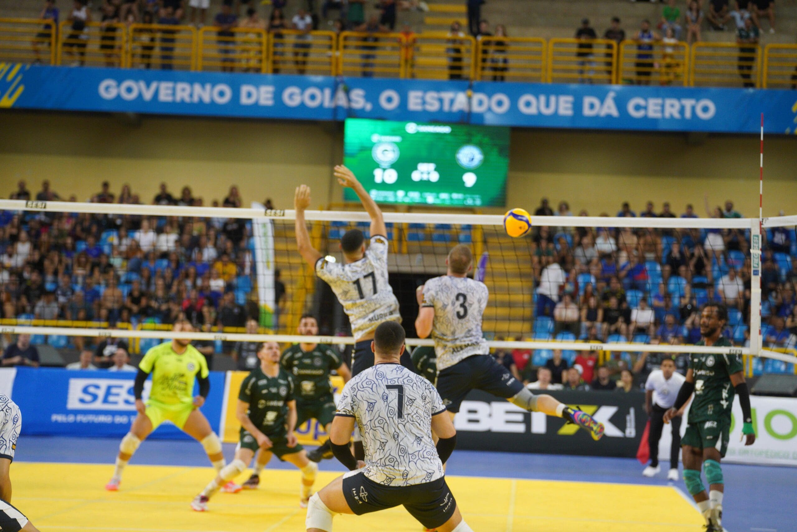 Caiado prestigia final da Superliga B de vôlei masculino