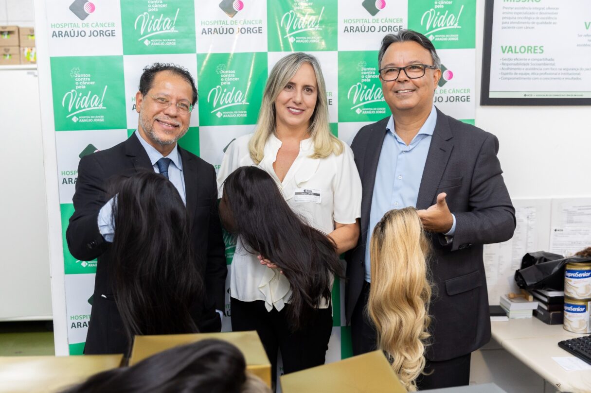 Goiás Social doa mais de 200 perucas para mulheres em tratamento de câncer