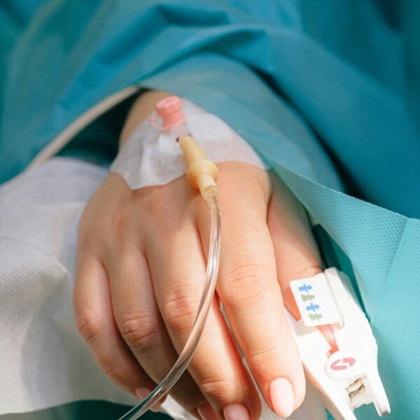 Casos de dengue registram queda, mas internações preocupam