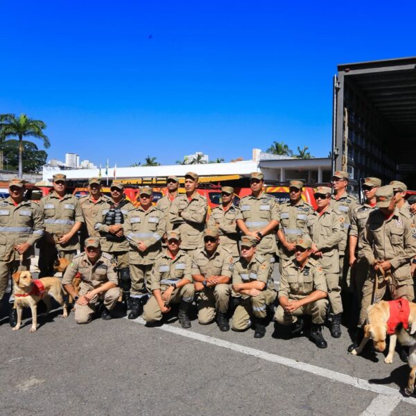 Bombeiros que foram ao Rio Grande do Sul