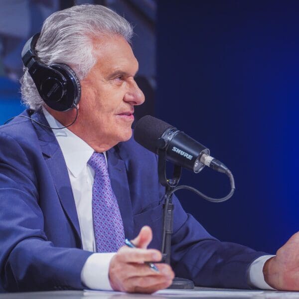 Caiado dá entrevista sobre ajuda ao Rio Grande do Sul