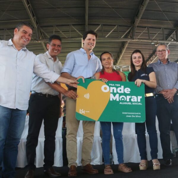 Daniel Vilela em Uruaçu para entrega do Aluguel Social_Jota Eurípedes